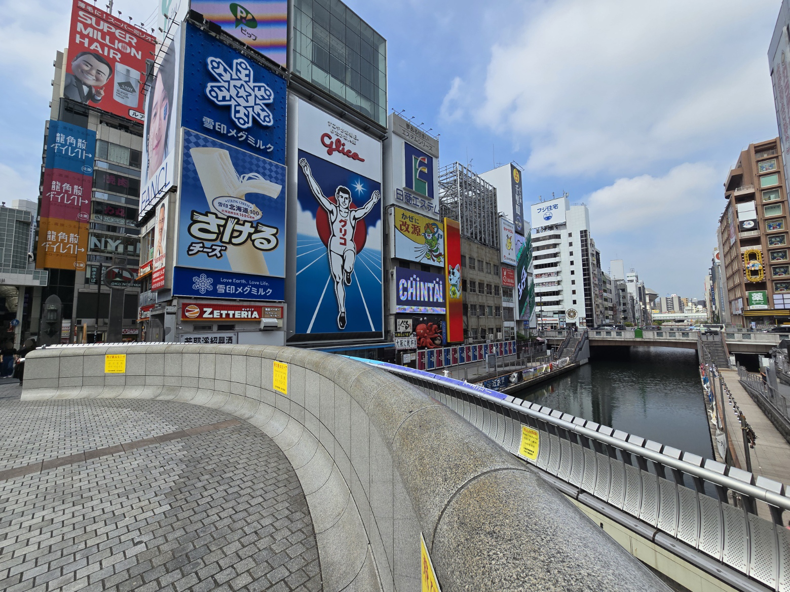道頓堀橋のグリコ